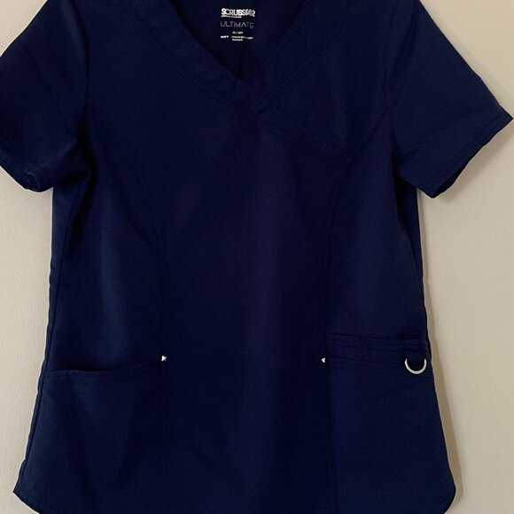 V neck scrub top with pockets - Picture 10 of 10